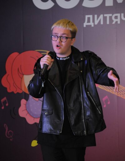 уроки вокалу для дітей, уроки вокалу для дорослих, уроки гри на фортепіано, уроки гри на гітарі, сольфеджіо, дитяча шоу група