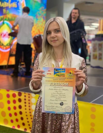 уроки співу, сольфеджіо, гра на гітарі, гра на фортепіано