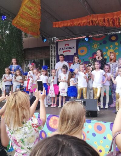 уроки вокалу для дітей, уроки вокалу для дорослих, уроки гри на фортепіано, уроки гри на гітарі, сольфеджіо, дитяча шоу група